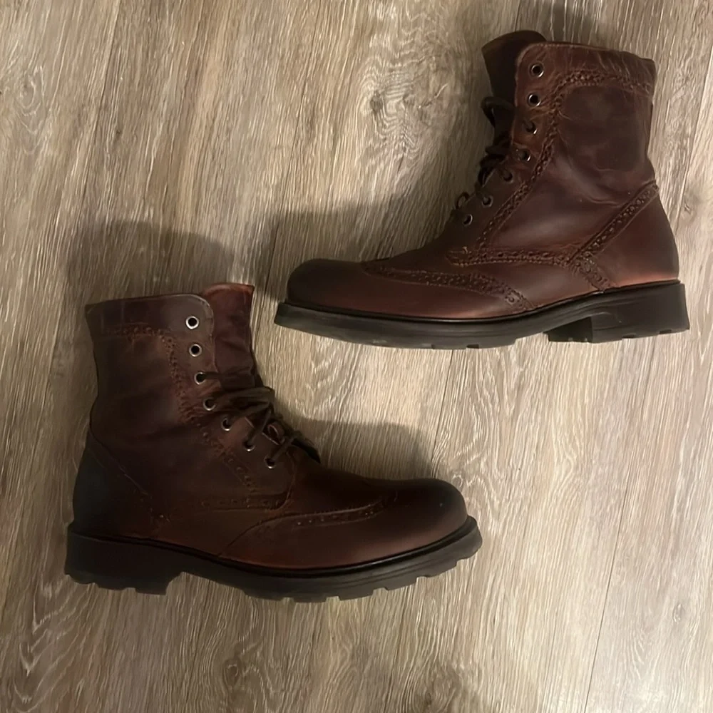 GBX wingtip leather lace up boots size 9.5